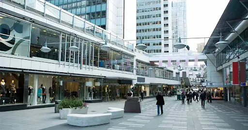 A shopping mall in a newly developed area, an outstanding project of U Wang Young